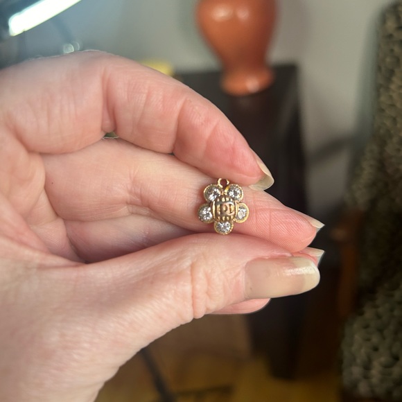 RARE CHANEL CC Faux Diamond Pendant - Picture 3 of 9